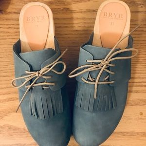 Bryr Camilla Clogs Size 11/41